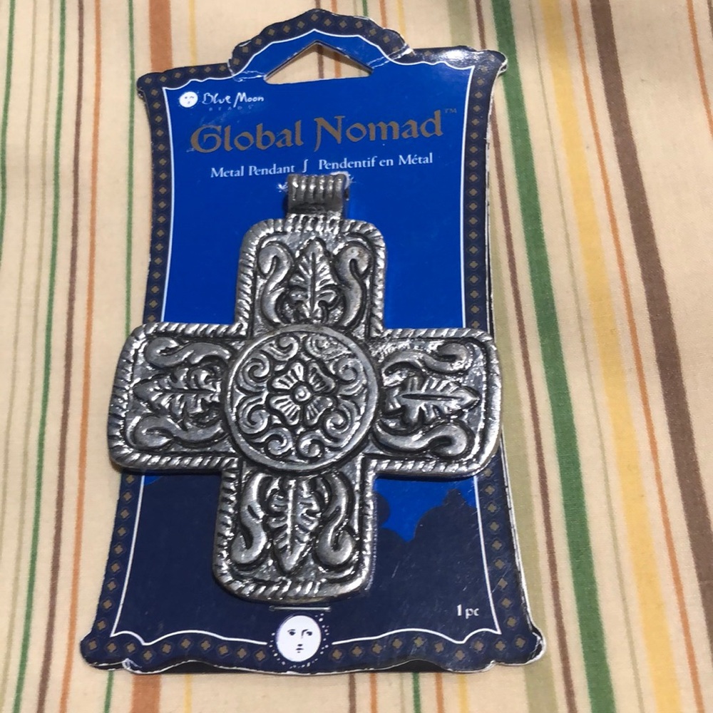 NWT Heavy silver tone ornate cross